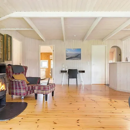 8 Person Holiday In Glesborg *
