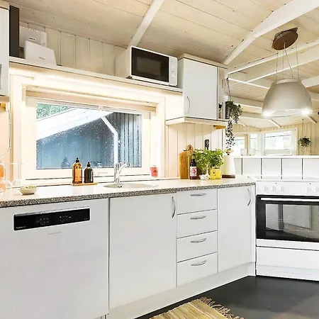 8 Person Holiday In Glesborg Fjellerup